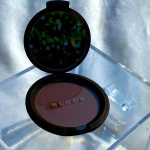 BECCA multi-tasking perfecting powder DARK GOLD
